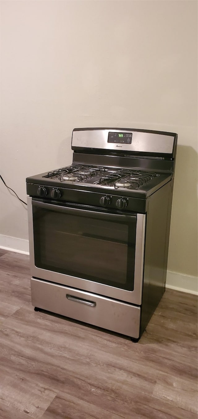 interior details featuring light hardwood / wood-style flooring and gas range