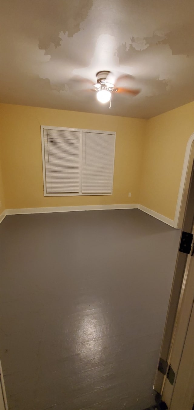 empty room with ceiling fan