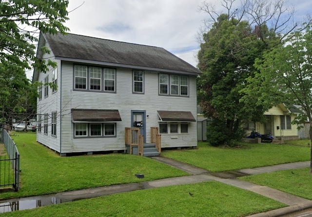 view of front facade with a front yard