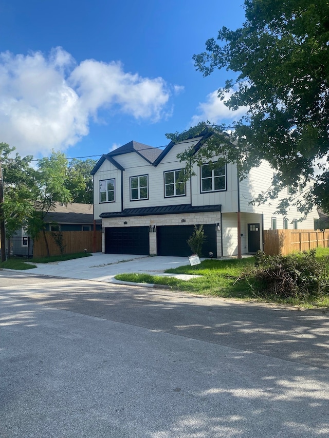 view of front facade with a garage