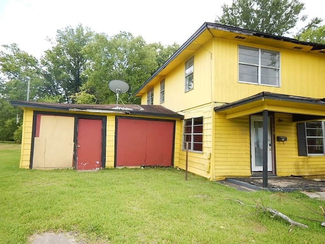 rear view of house featuring a yard