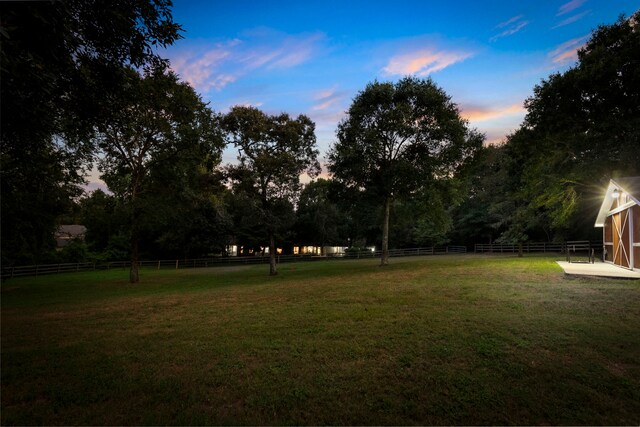 view of yard at dusk