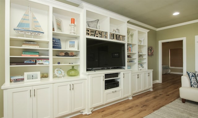 living room featuring crown molding and light hardwood / wood-style floors