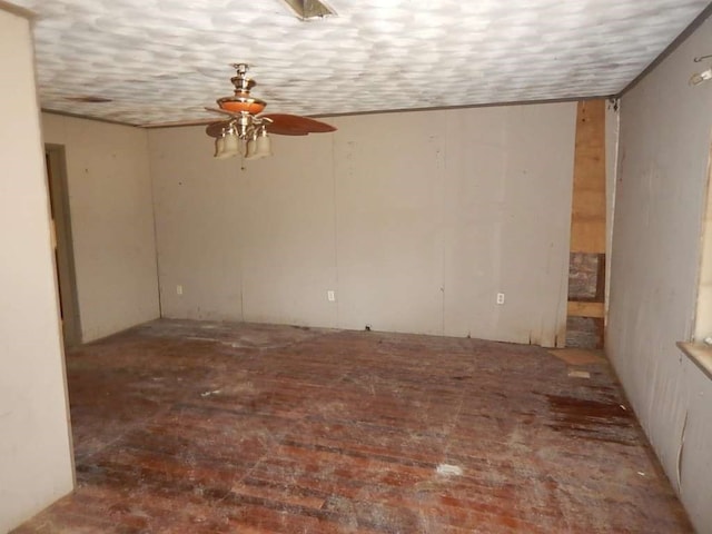 empty room with ceiling fan