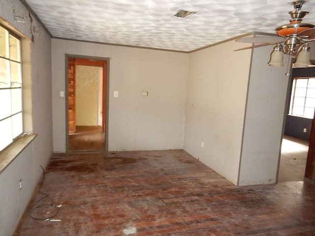 unfurnished room featuring ceiling fan