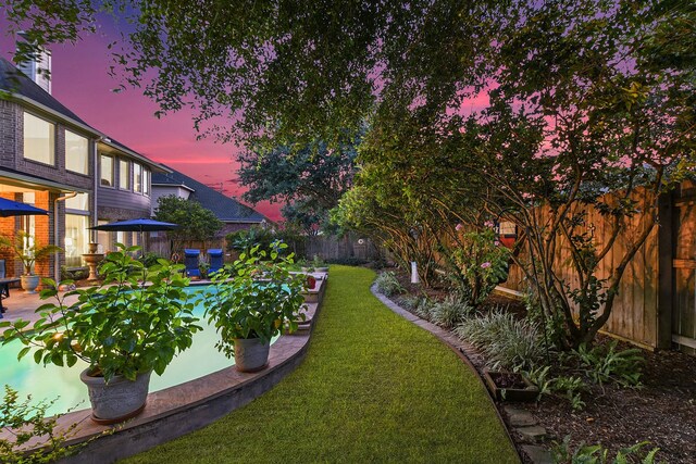 view of yard at dusk