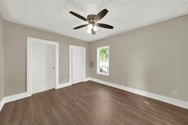 unfurnished bedroom with dark wood-type flooring and ceiling fan