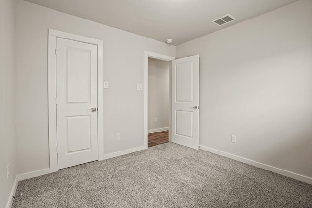 unfurnished bedroom with carpet flooring