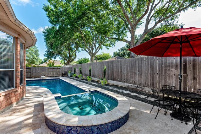 view of swimming pool featuring outdoor dining space, a patio area, a fenced in pool, and a fenced backyard