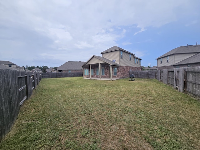 view of yard featuring a patio