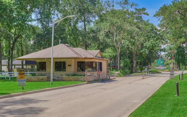 view of home's community featuring a yard