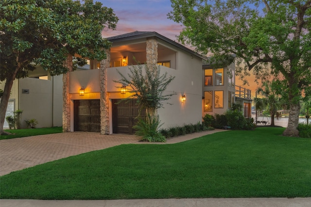 view of front of house with a lawn and a garage