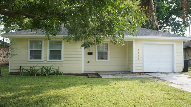 view of front of home with a garage and a front yard