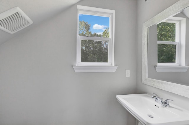 bathroom featuring sink