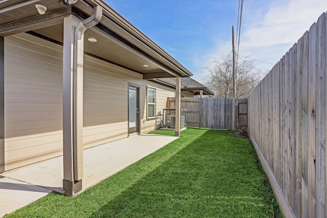 view of yard with a patio area