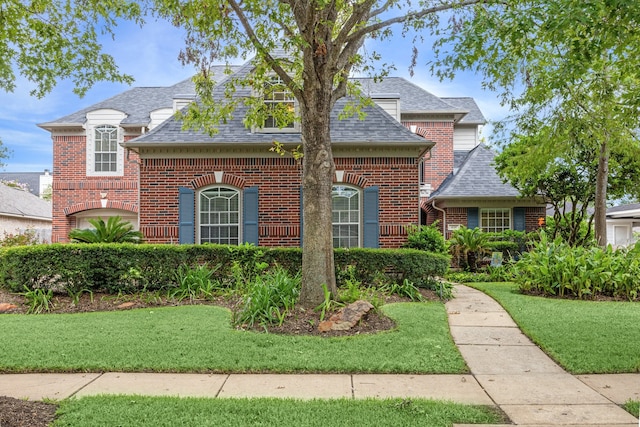 view of front of property with a front yard