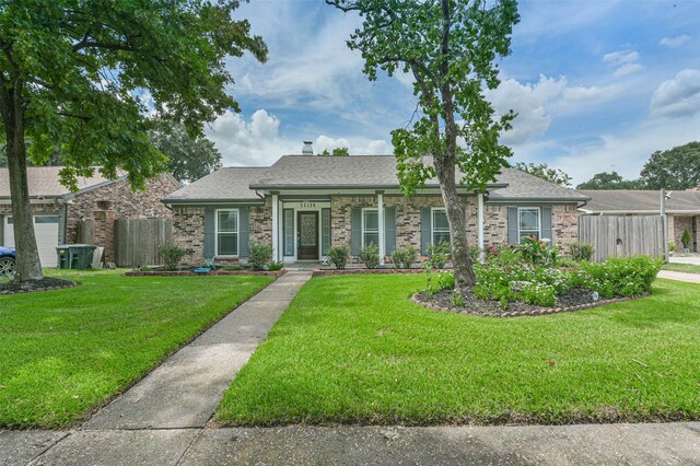 single story home with a front lawn