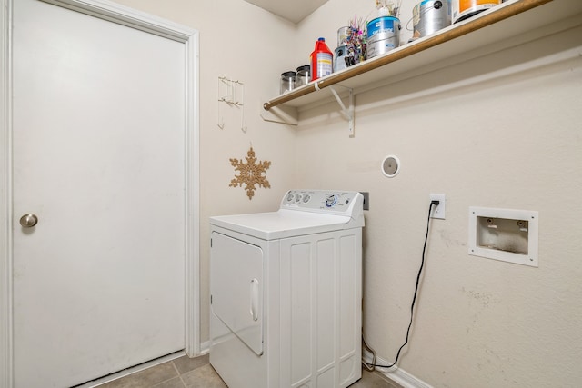 clothes washing area with washer / clothes dryer and light tile patterned floors