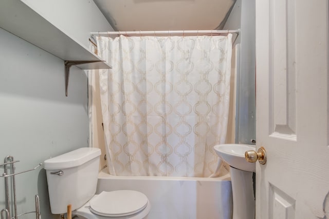 bathroom featuring toilet and shower / bath combo