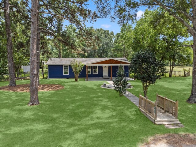 ranch-style house featuring a front lawn