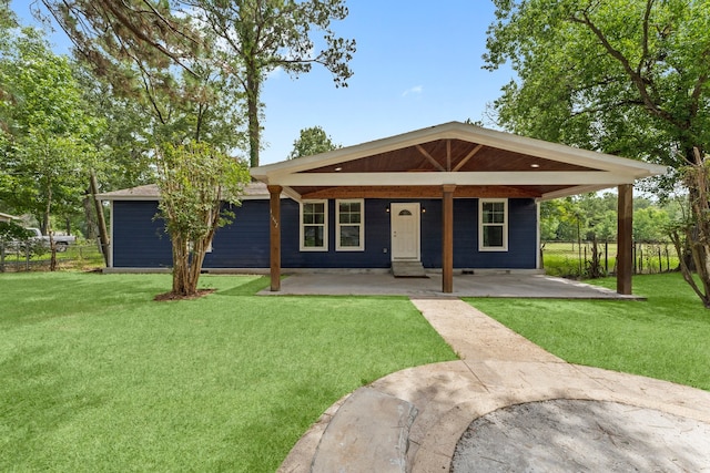 view of front of house featuring a front yard