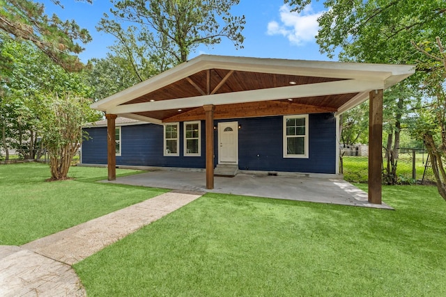 view of front facade featuring a patio area and a front yard