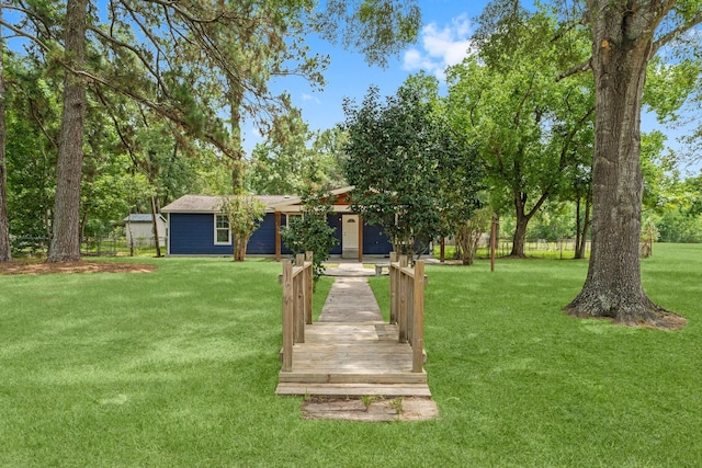 view of front of home featuring a front yard