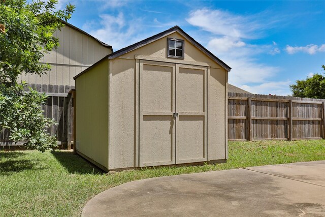 view of outbuilding featuring a lawn