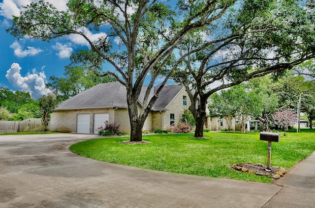 view of front facade featuring a garage and a front lawn