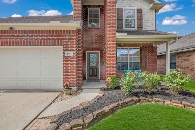 view of front property featuring a front lawn and a garage