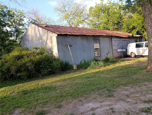 view of outbuilding featuring a yard