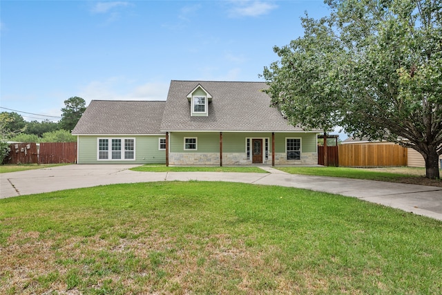 new england style home featuring a front lawn