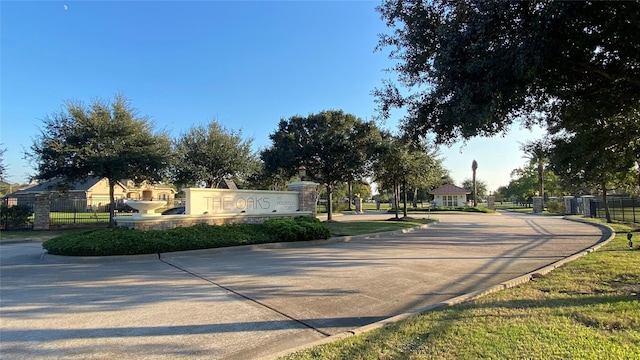 Listing photo 2 for 6327 Redfish Reef Dr, Beach City TX 77523