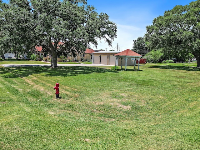 view of yard with a garage