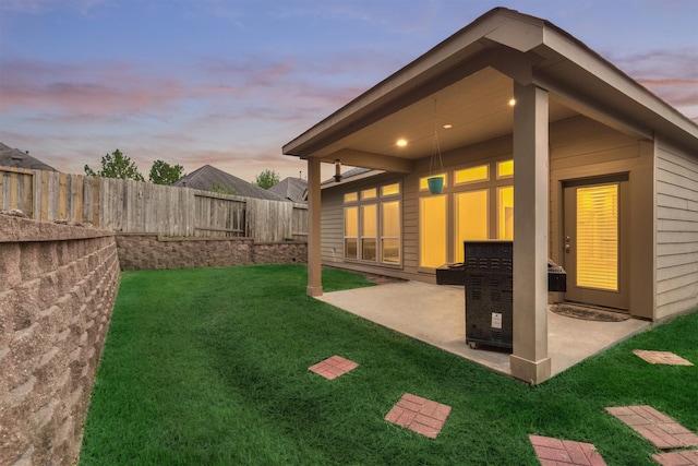 view of yard at dusk