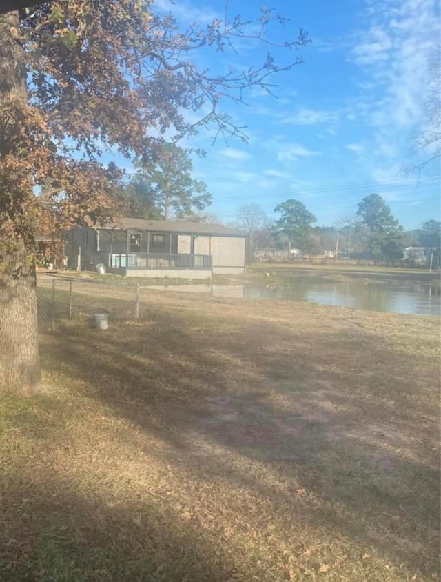 view of yard featuring a water view