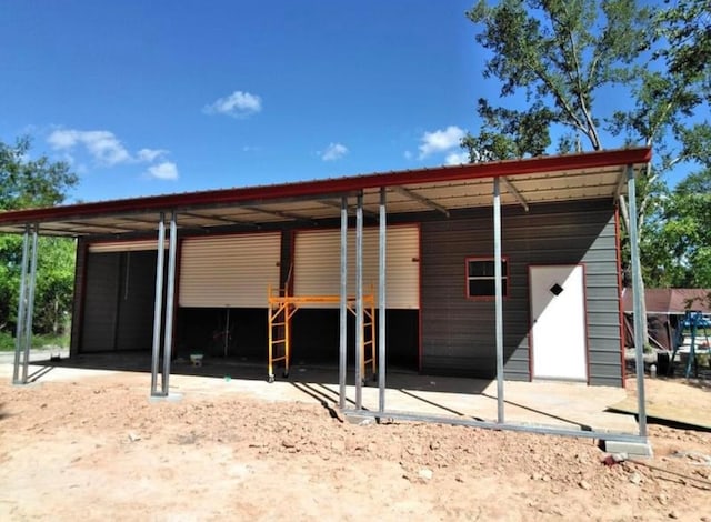 back of house with an outdoor structure