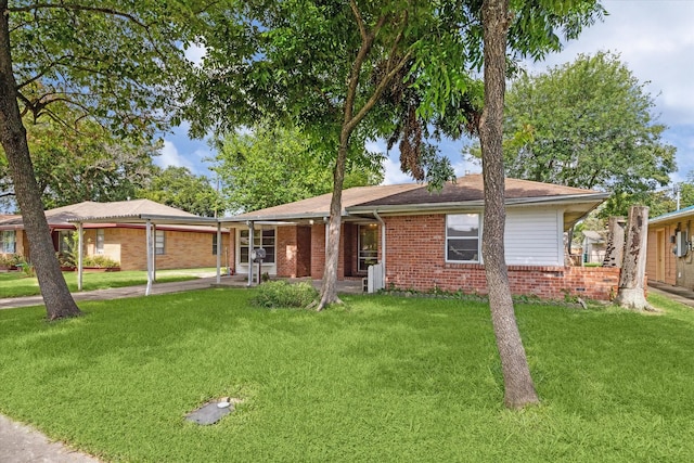 single story home featuring a front yard