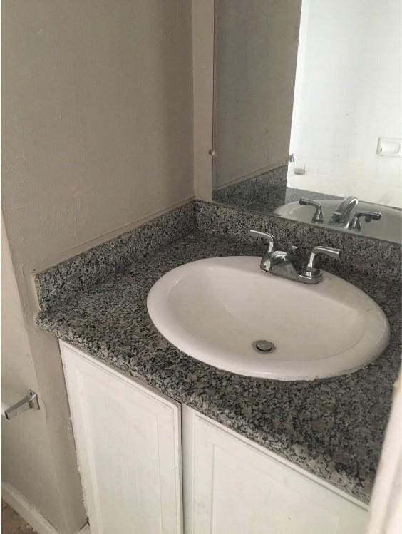 8714 Village Of Fondren Dr, Houston, TX 77071 - bathroom with vanity