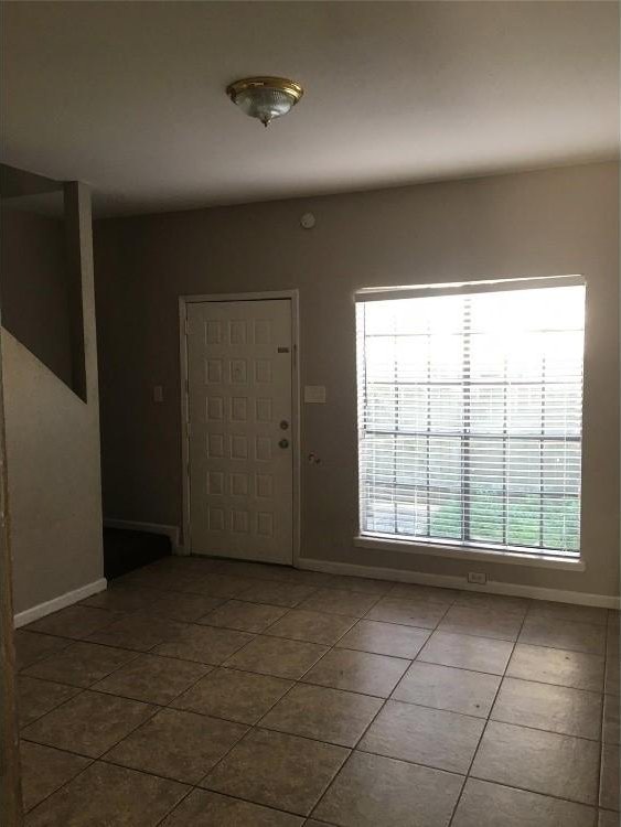 8714 Village Of Fondren Dr, Houston, TX 77071 - foyer entrance with baseboards and tile patterned flooring