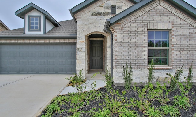 view of front facade with a garage