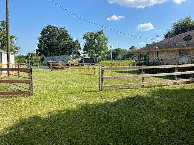 view of yard featuring a rural view