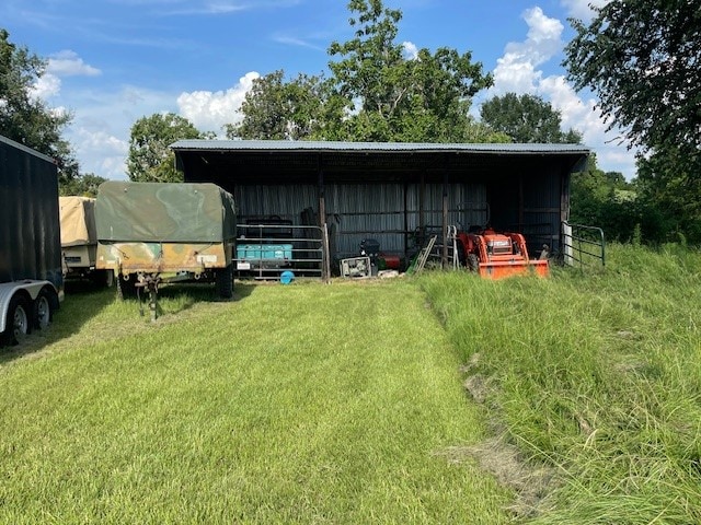 view of outdoor structure with a yard