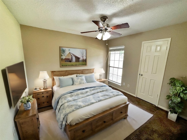 bedroom featuring carpet floors, a textured ceiling, and ceiling fan