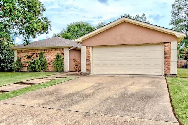 ranch-style home with a front yard