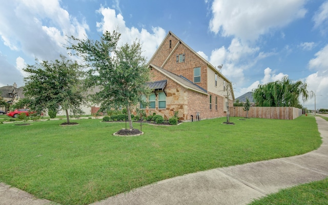 view of front of property with a front yard