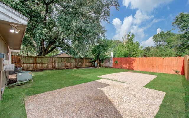 view of yard with a patio area