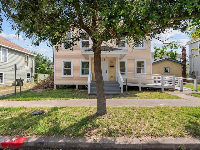 view of front of house featuring a front yard