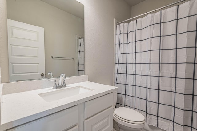 bathroom with a shower with shower curtain, vanity, and toilet