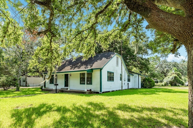 view of front of home featuring covered porch and a front yard